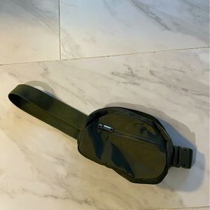 Green wild fable cross body bag.